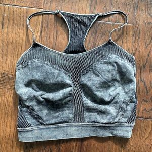 Blanc Noir crop yoga top